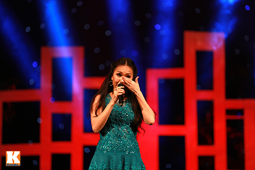 Cẩm Ly bật khóc khi hát về mẹ - 11