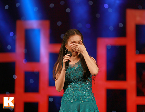 Cẩm Ly bật khóc khi hát về mẹ - 10