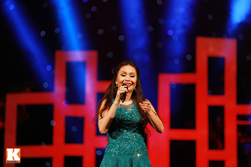 Cẩm Ly bật khóc khi hát về mẹ - 7