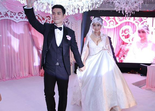 Cô dâu của Nghiêm Khoan khoe vòng 1 căng đầy - 1