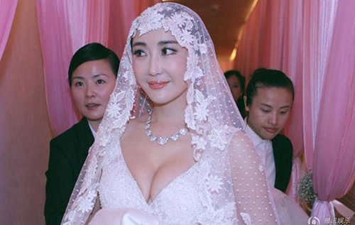 Cô dâu của Nghiêm Khoan khoe vòng 1 căng đầy - 7