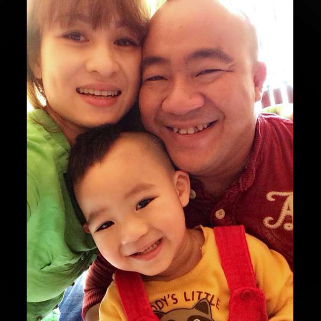 Những bức ảnh gia đình 3 người luôn tràn ngập trên facebook của Hiếu Hiền và bà xã Thùy Liên.
