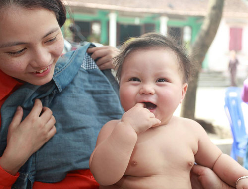 Bầu chăm ngắm tranh, con đẹp như Tây - 5