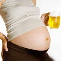 Bà bầu - Mẹ bầu uống bia, da con trắng hồng?
