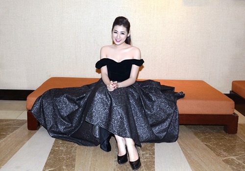 Bộ sưu tập đầm công chúa #039;khủng#039;  của Á hậu Việt - 4