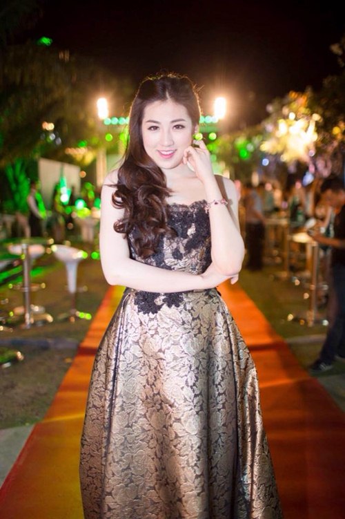 Bộ sưu tập đầm công chúa #039;khủng#039;  của Á hậu Việt - 6