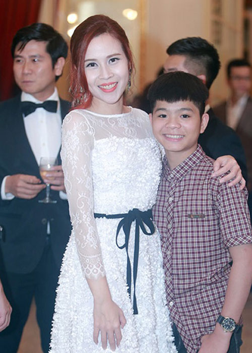 Lưu Hương Giang lại lộ chiếc cằm nhọn hoắt - 10