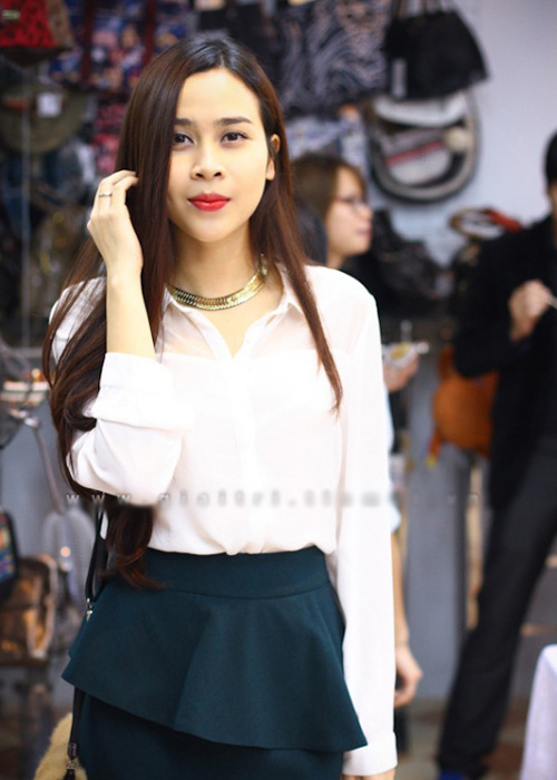 Lưu Hương Giang lại lộ chiếc cằm nhọn hoắt - 9