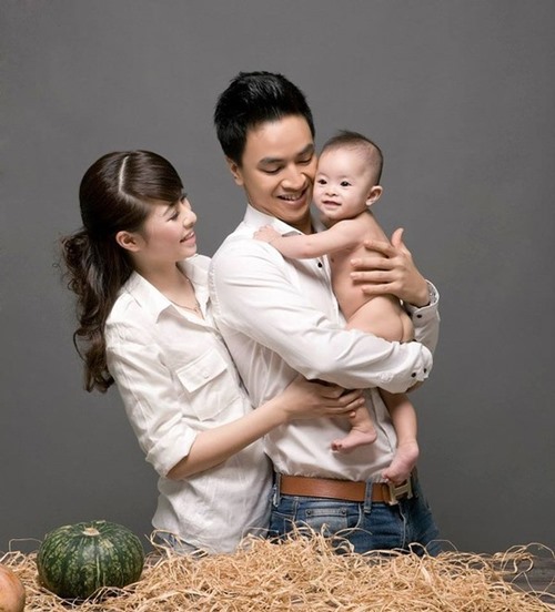 Lộ diện anh trai nam tính của Hồng Quế - 4