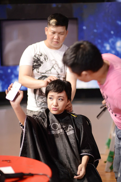 Đông Hùng thích thú đóng giả Mỹ Tâm - 9