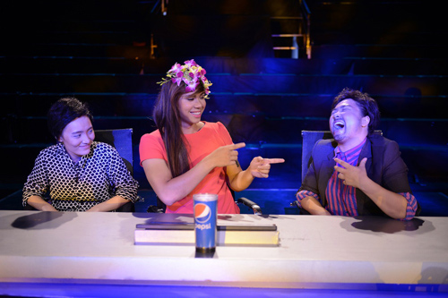 Đông Hùng thích thú đóng giả Mỹ Tâm - 11