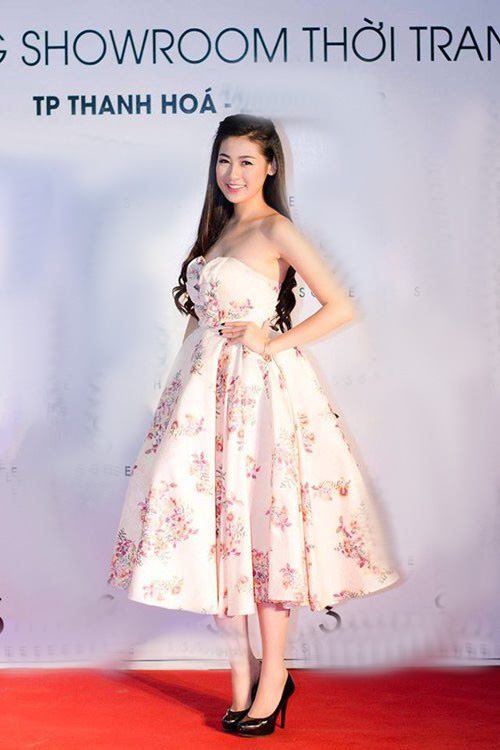 Bộ sưu tập đầm công chúa #039;khủng#039;  của Á hậu Việt - 9