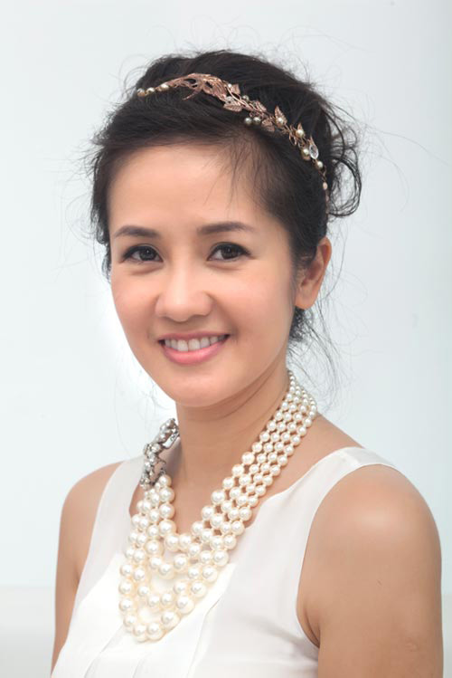 Hồng Nhung sang trọng nhờ vòng ngọc trai - 12