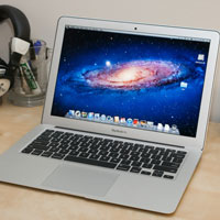 Apple ra mắt MacBook Air mới với chip mạnh hơn, giá rẻ hơn