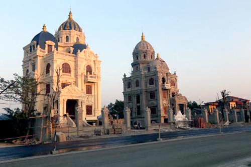 Lâu đài song sinh Ninh Bình dát vàng nội thất - 1