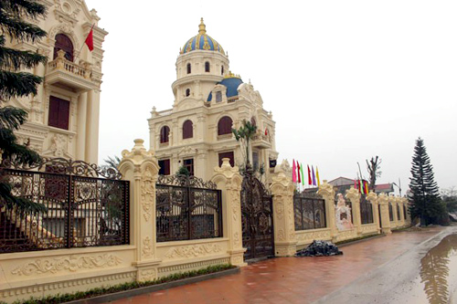 Lâu đài song sinh Ninh Bình dát vàng nội thất - 4