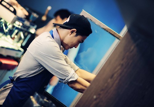 Lâm Vinh Hải bỏ nhảy đi làm phục vụ - 4