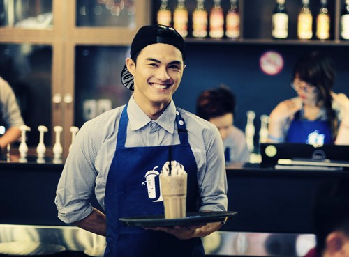 Lâm Vinh Hải bỏ nhảy đi làm phục vụ - 9