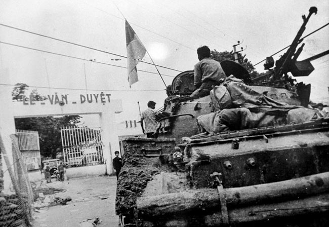 Chiếm trụ sở Biệt khu thủ đô Sài Gòn (30/4/1975).
