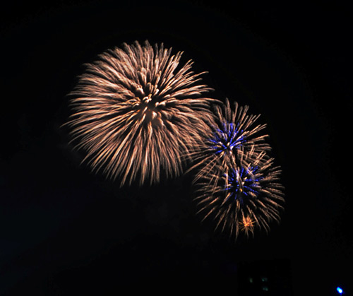 Pháo hoa lung linh trên bầu trời SG 30/4 - 3