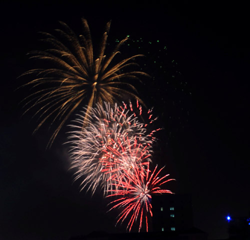 Pháo hoa lung linh trên bầu trời SG 30/4 - 4