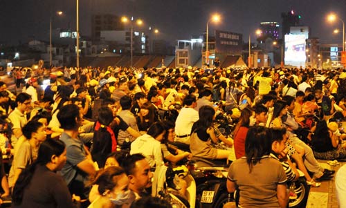 Pháo hoa lung linh trên bầu trời SG 30/4 - 5