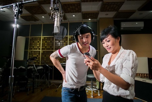 Phương Vy lần đầu mang bố lên sân khấu - 6