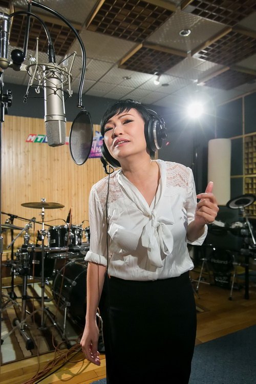 Phương Vy lần đầu mang bố lên sân khấu - 2