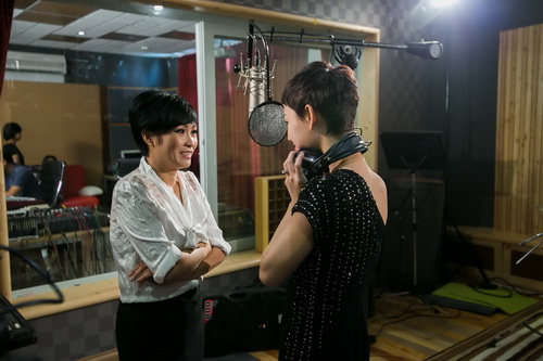 Phương Vy lần đầu mang bố lên sân khấu - 7