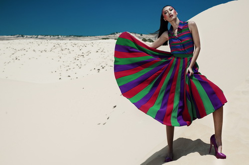 Trang Khiếu nóng bỏng đồ kẻ sọc giá 1.000 đô - 4