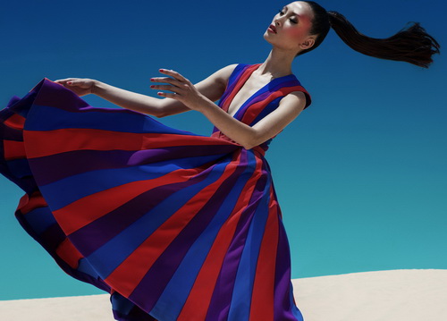 Trang Khiếu nóng bỏng đồ kẻ sọc giá 1.000 đô - 2