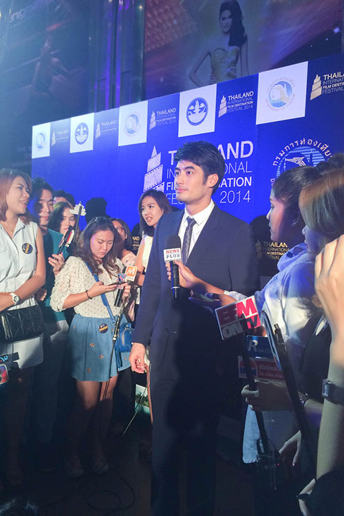 Hot boy Tuổi nổi loạn rực sáng bên dàn sao Thái - 3