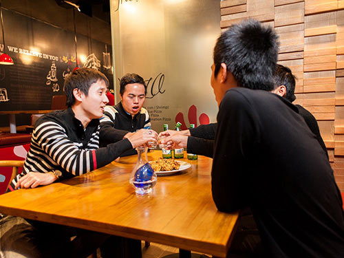 Thức ăn nhanh dễ bị làm “đểu” - 1