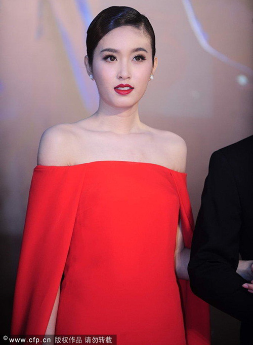 Nong Poy lộ nét nam tính vì trang điểm - 4