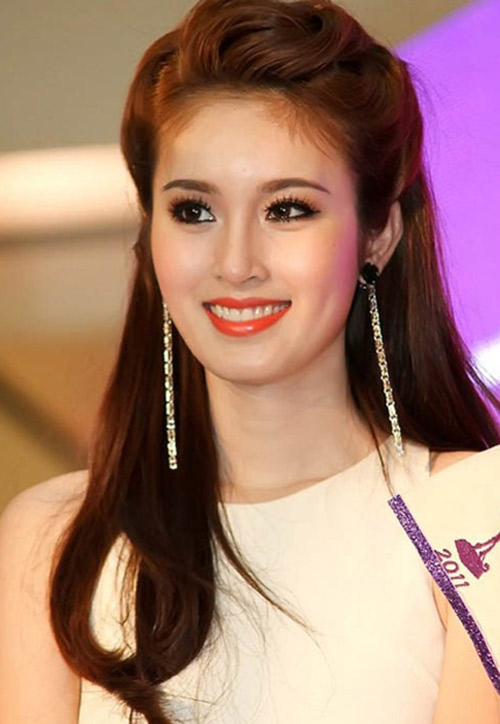 Nong Poy lộ nét nam tính vì trang điểm - 12