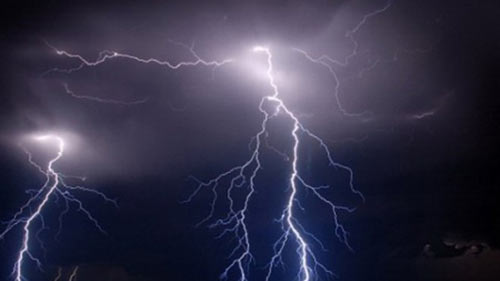 Đồng Nai: Sét đánh chết vợ ngay trước mặt chồng - 1