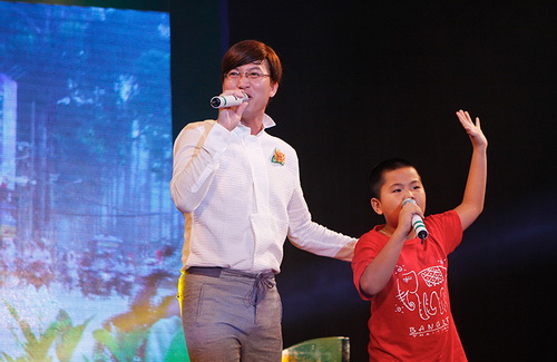 Vy Oanh cười rạng rỡ kêu gọi mọi người ăn chay - 15