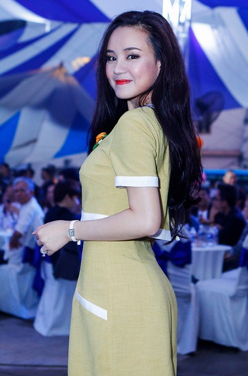 Vy Oanh cười rạng rỡ kêu gọi mọi người ăn chay - 1