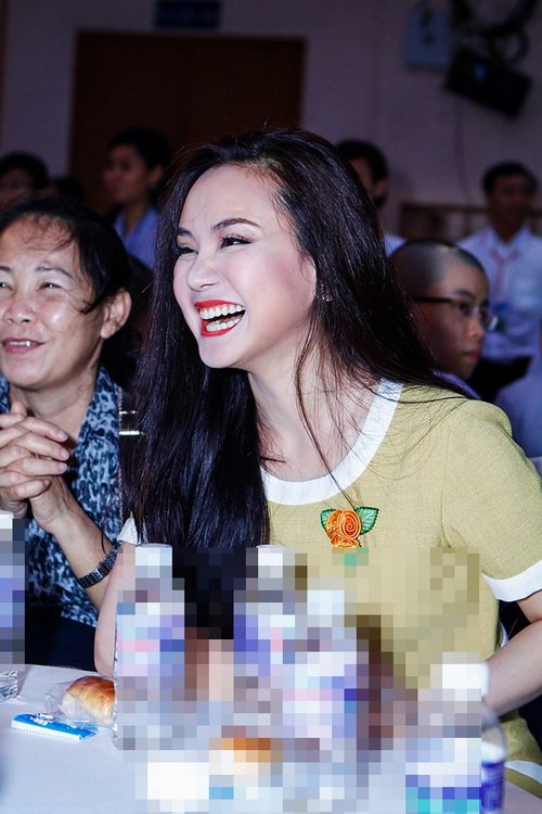 Vy Oanh cười rạng rỡ kêu gọi mọi người ăn chay - 6