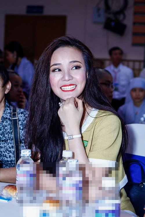 Vy Oanh cười rạng rỡ kêu gọi mọi người ăn chay - 7