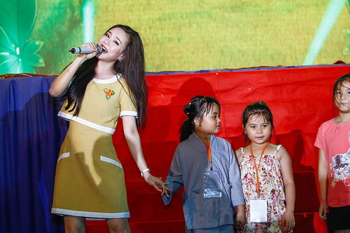 Vy Oanh cười rạng rỡ kêu gọi mọi người ăn chay - 4