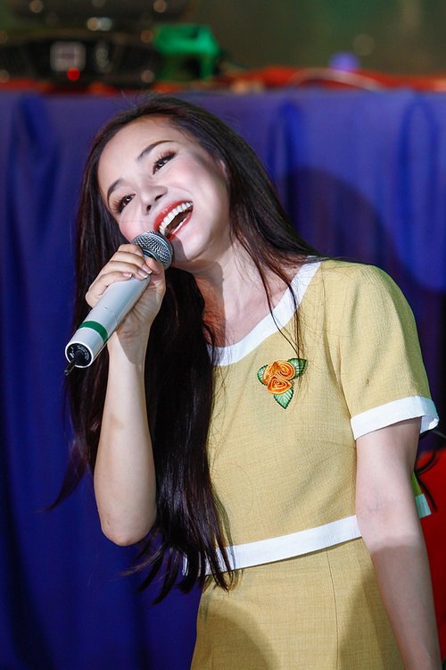 Vy Oanh cười rạng rỡ kêu gọi mọi người ăn chay - 5