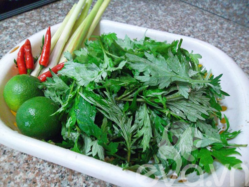 Gà hấp muối, ngải cứu cho chiều cuối tuần - 2