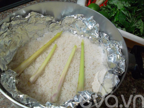 Gà hấp muối, ngải cứu cho chiều cuối tuần - 3