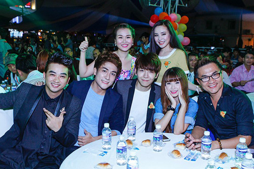 Khởi My thân thiết với hot boy nhóm La Thăng - 2