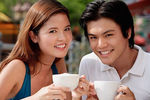 Giàu có, anh đổi xe, đổi cả... vợ - 2