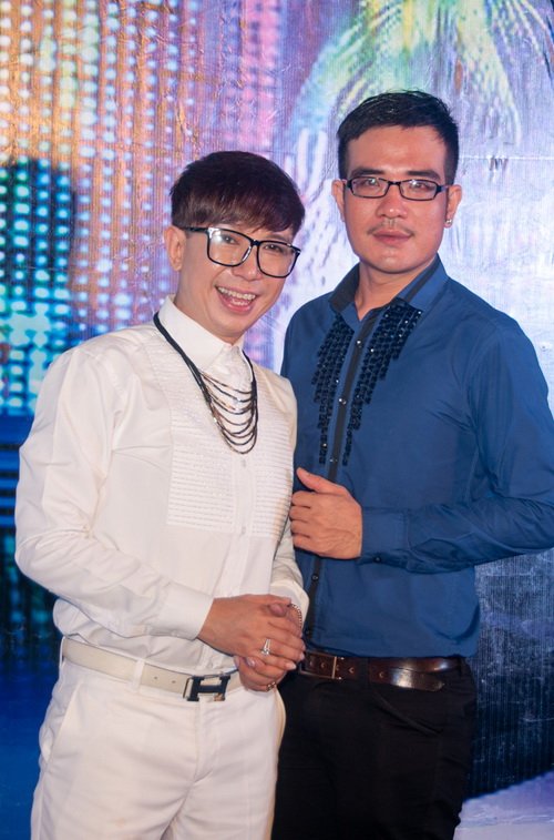 Danh hài Kiều Oanh mặc váy quot;xuyên thấuquot; bên Long Nhật - 13