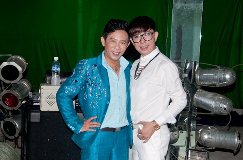 Danh hài Kiều Oanh mặc váy quot;xuyên thấuquot; bên Long Nhật - 16