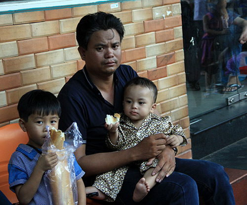 Vật vã trở lại thành phố sau kì nghỉ dài - 8