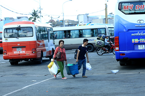 Vật vã trở lại thành phố sau kì nghỉ dài - 6